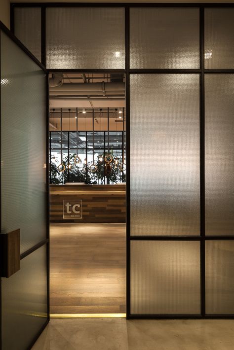 Industrial Office Design, Spa Interior, Glass Doors Interior, Glass Walls, Glass Partition, Clinic Design, Partition Design, Office Interior Design, Glass Texture