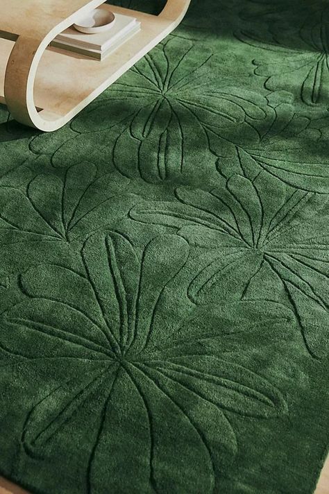 Explore the charm of a hand-tufted rug featuring a delightful daisy design, exclusively from Anthropologie. Daisy Rug, Area Rug Pad, Daisy Design, Rug Inspiration, Green Fits, Natural Fiber Rugs, Daisy Pattern, Nature Inspired Design, Hand Tufted Rugs