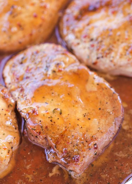 3-Ingredient Brown Sugar Italian Pork Chops - seriously THE BEST pork chops EVER! Only 3 ingredients and ready in under 30 minutes!! Pork chops, brown sugar, Italian dressing mix. There are never any leftovers. We make these at least once a month. SO good! Broiled Pork Chops, Italian Pork Chops, Best Pork Chop Recipe, Spicy Chicken Tacos, Brown Sugar Pork Chops, Italian Pork, Spicy Baked Chicken, Easy Pork Chops, Easy Pork Chop Recipes