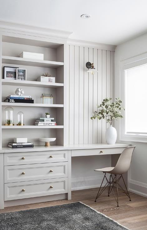 Grey Bookshelves, Toronto Home, Living Tv, Casa Country, Cozy Home Office, Study Nook, Desk Area, Office Guest Room, Office Inspo