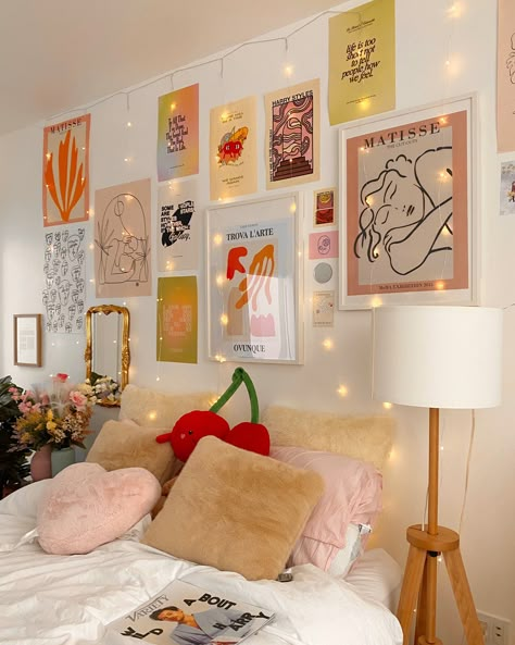 Danish Pastel Room, College Dorm Room Decor, Dorm Room Inspiration, Dekorasi Kamar Tidur, Pastel Room, Room Deco, Indie Room, Redecorate Bedroom, Pretty Room