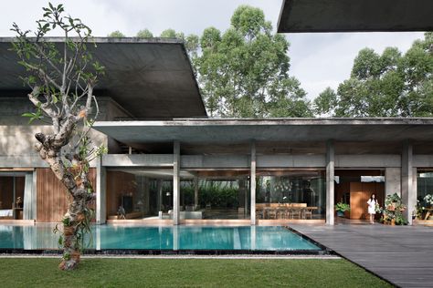 IH Residence in Bandung, #indonesia descend by Andra Matin.  This project came from a family with a large size of land in Bandung, (about 5600 sqm) that was turned into a family residence. The design follows the nature of the elongated site, by building a massive form in the center to fit, detaching it from any site walls. The large mass is balanced with an optimal size of terraces, balconies, and wide pools that was built all across the perimeter.   #architecture #interiordesign #home #house Andra Matin, Dutch Colonial Homes, Basement Floor Plans, Concrete Architecture, Concrete Roof, Ground Floor Plan, Concrete Patio, Colonial House, Staircase Design