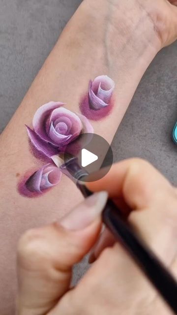 Face Paint Rose, Rose Face Painting, Rose Face Paint, Face Painting Themes, Body Art Paint Ideas, Flower Face Paint, Halloween Face Paint Designs, Face Painting Flowers, Skin Painting