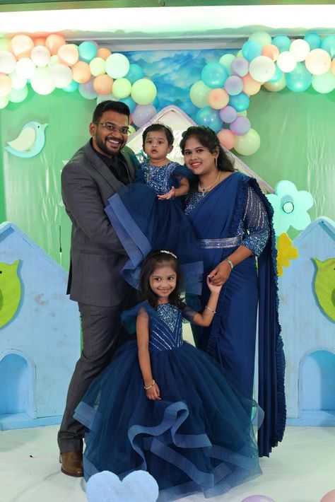 Couple Dress With Daughter, First Birthday Dresses For Mom, Birthday Mom And Daughter Dress, Mommy Daughter Dresses Indian, Daughter Mother Dress Indian, Family Dress For Birthday Party, Mom And Baby Dress, Birthday Dress For Mom And Son, Birthday Outfit For Family Indian