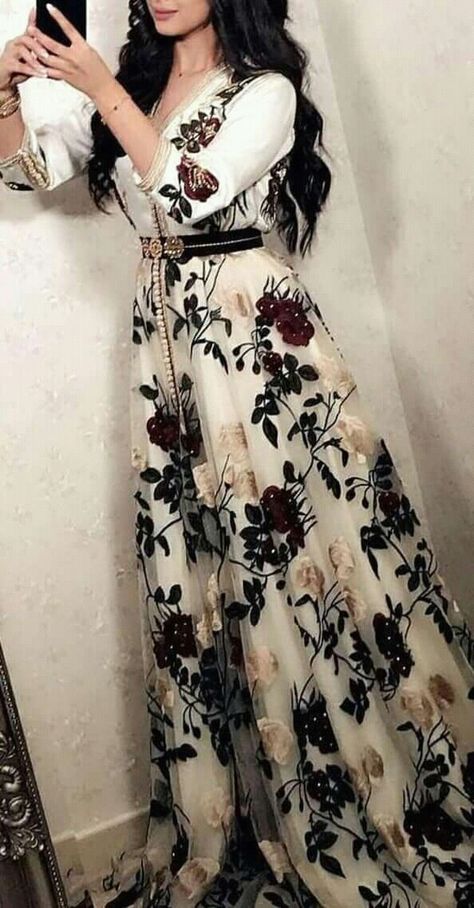 ليلى العمراوي Moroccan Fashion, Beautiful Maxi Dresses, Moroccan Dress, Afghan Dresses, Muslim Fashion Dress, Stylish Dresses For Girls, Caftan Dress, Designer Dresses Indian, Indian Fashion Dresses