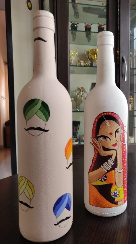 Botal Art And Craft, Botal Painting Ideas, Bottel Craft Painting, Beer Bottle Art Creative, Pot Painting Ideas Creative Indian, Botal Art, Beer Bottle Painting, Glass Art Painting, Glass Art Ideas