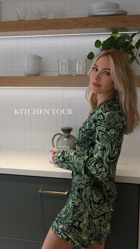 Cassie Randolph on Instagram: “Kitchen tour! My goal here was to brighten up the space without doing anything too major/structural. The open feel flows much better with…” Cassie Randolph Hair, Cassie Randolph, Kitchen Tour, Instagram Kitchen, Bachelor Nation, The Space, Everyday Style, Do Anything, Everyday Fashion