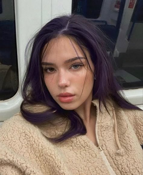 Dark Purple Hair, Ali Hazelwood, Violet Hair, Hair Stylies, Dye My Hair, Hair Dye Colors, Hair Inspiration Color, Hair Inspo Color, Aesthetic Hair