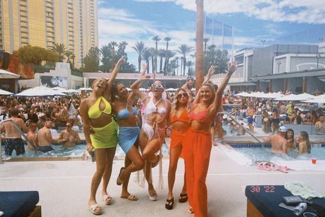 Vegas Pool Party Bachelorette, Vegas Bachelorette Pool Party Outfits, Day Club Pool Party Outfit, Vegas Pool Party Aesthetic, Vegas Pool Outfit, Day Club Outfit Vegas Pool, Bachelorette Pool Party Outfit, Las Vegas Pool Party Outfit, Vegas Pool Party Outfit