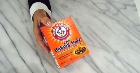 Baking Soda Mask, Baking Soda And Honey, Acne Scrub, Blackhead Scrub, Blackhead Remover Diy, Pocket Holes, Scrub Diy, Rid Of Blackheads, Honey Spoons