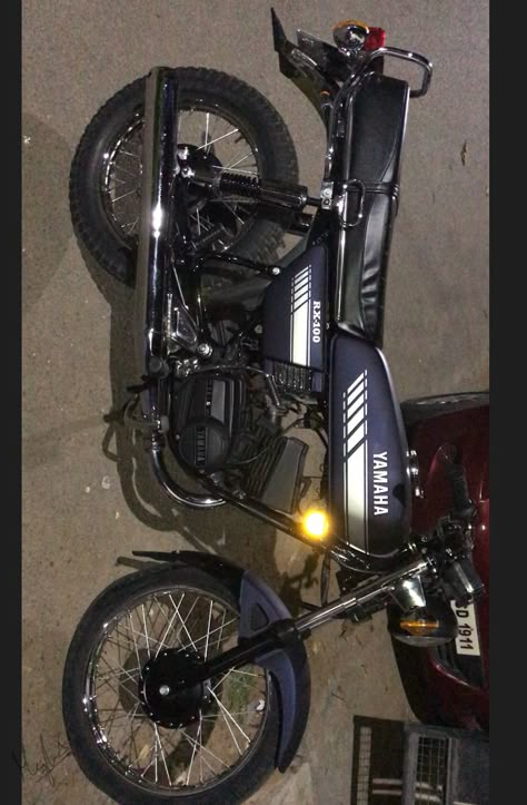 Rx 100 Yamaha Modified, Fz Bike, Bmw Motorcycle S1000rr, Rx 100, Custom Bikes Cafe Racers, Yamaha Rx100, Cafe Racer Seat, Night Bike Ride, Creative Snaps For Snapchat