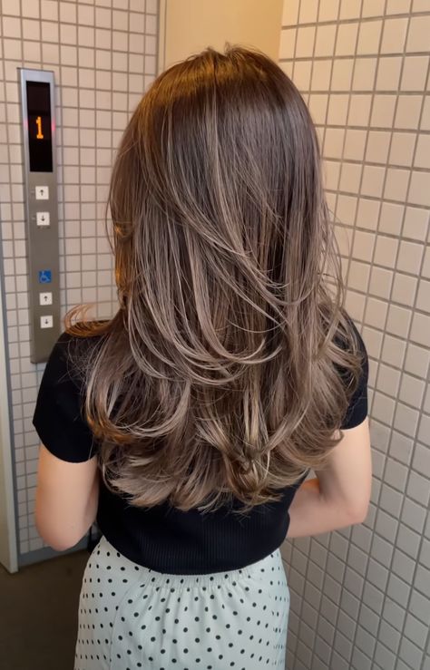 Ash Brown Hair Color, Ash Brown Hair, Winter Typ, Layered Haircut, Ash Brown, Brown Hair Colors, Layered Haircuts, Brown Hair, Ash