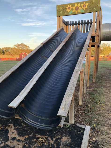 Farm Obstacle Course, Zipline Backyard, Hillside Playground, Diy Playground Ideas, Playground Diy, Diy Kids Playground, Treehouse Ideas, Kids Yard, Kids Backyard Playground