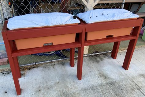 Earthbox Stand DIY Earthbox Gardening, Upside Down Tomato Planter, Tomato Planter, Diy Wooden Crate, Raised Planter Boxes, Planter Diy, Diy Planter Box, Garden Stand, Raised Planter