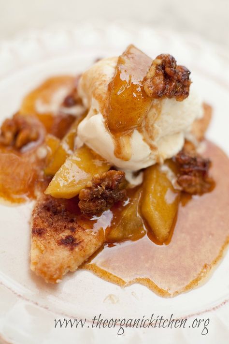 The Organic Kitchen '15 Minute Apple Pie a la Mode" Apple Pie With Ice Cream, Desserts From Scratch, Cookies Recipes Easy, Flakey Pie Crust, Caramelized Walnuts, Pie A La Mode, Caramelized Apples, Super Cookies, Thanksgiving Side Dishes Easy