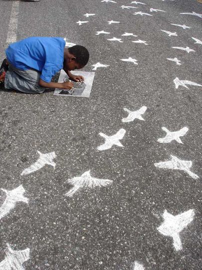 Participatory Art Installation, Floor Art Installation, Installations Ideas, Participatory Art, Art Installation Ideas, Urban Art Installation, Public Art Installation, Interactive Art Installation, Street Installation