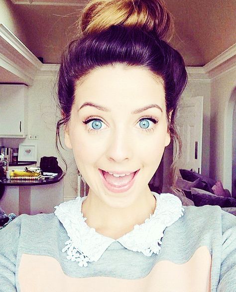 , Zoella Style, Zoella Hair, Pretty Features, Pretty Celebs, Marcus Butler, Tanya Burr, Caspar Lee, Celebrity Selfies, Zoe Sugg