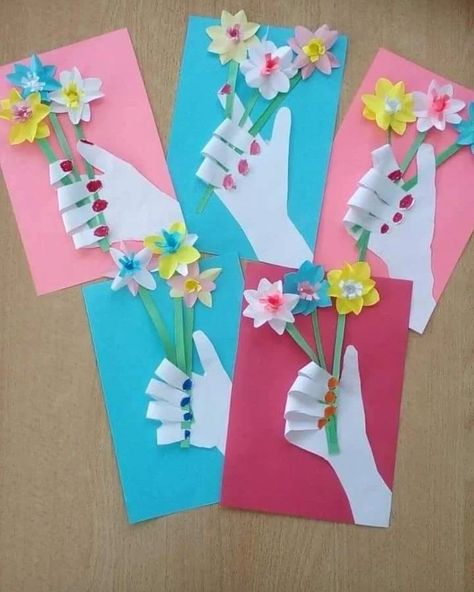 Hand crafts on Instagram: “Love to make this??? 😇 ⏩➡️ Dn for credit or removal ⏩➡️ Follow me for beautiful creation 😌 . . . . . . . . Follow....@diycraft_usa…” Påskeaktiviteter For Barn, Mothers Day Crafts Preschool, Diy Mother's Day Crafts, Mother's Day Activities, Spring Crafts For Kids, Hand Crafts, Diy Valentine, Mothers Day Crafts For Kids, Kindergarten Crafts