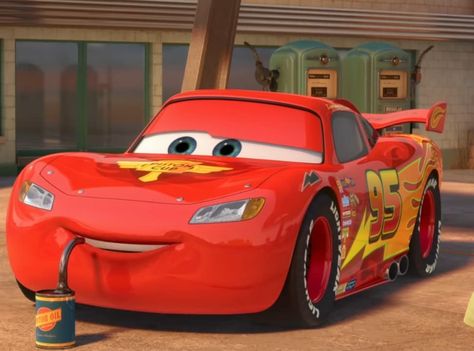 Lightning Mcqueen Pfp, برق بنزين, Cars Disney Pixar, Disney Cars Wallpaper, Disney Cars Movie, Cars Mcqueen, Disney Cars Party, Cars Lightning Mcqueen, Cars Disney