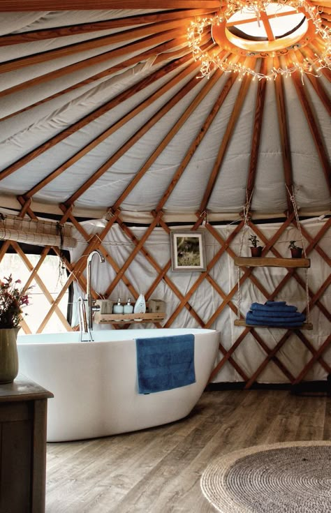 The ensuite luxury yurt bathroom at Pengelly Retreat's Sail House lakeside yurt. Yurt Bathroom, Yurt Plans, Yurt Design, Yurt Life, Yurt Interior, Luxury Yurt, Yurt Home, Yurt Living, Alternative Housing