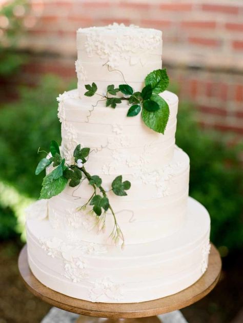 Greenery on Wedding Cake English Garden Wedding Inspiration, Wedding Cake Greenery, Garden Soiree, Garden Inspired Wedding, Garden Wedding Cake, English Garden Wedding, Wedding Cake Table, Garden Wedding Inspiration, Amazing Wedding Cakes