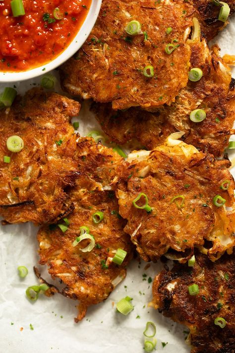 These fried cabbage fritters are the ultimate savory delight! This simple vegan fritter recipe uses just a few ingredients and is ready in no time. Cabbage Fritters Recipe, Broth Soups, Cabbage Fritters, Crispy Cabbage, Vegetarian Fritters, Cabbage Recipes Healthy, Fritters Recipe, Fried Cabbage, Vegetarian Burger