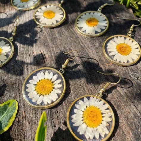 Unique Design Beautiful sunflower bring you light,The sunflower is a strong symbol of happiness, it radiates light and warmth. Let's wear the earrings on our ears, we will move forward with determination in pursuit of the ideal. Cute Sunflower Earrings Size & Material:The sunflower made of alloy, hypoallergenic and nickle  free earrings comfortable and lightweight to wear, white gold yellow sunflowerearrings  Bohemain Sunflower Earrrings :Elegant sunflower Charm drop earrings for women can be us Bohemian Chic Jewelry, Sunflower Charm, Symbol Of Happiness, Cute Sunflower, Nature Earrings, Sunflower Earrings, Daisy Earrings, The Sunflower, Earrings Flower