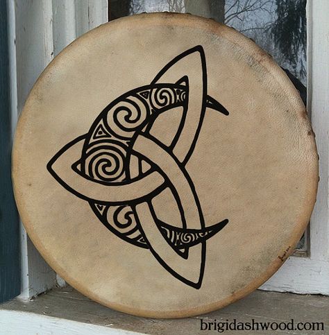 Painted Drums, Bodhran Drum, Celtic Moon, Celtic Tattoo, Celtic Patterns, Tattoo Arm, Celtic Knotwork, Celtic Tattoos, Symbol Tattoos