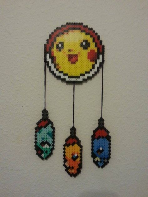 Hamma Beads Dream Catcher, Beads Dreamcatcher, Hama Beads Pokemon, Dream Catcher Patterns, Pokemon Bead, Pokemon Perler Beads, Nerd Crafts, Easy Perler Beads Ideas, 3d Perler Bead