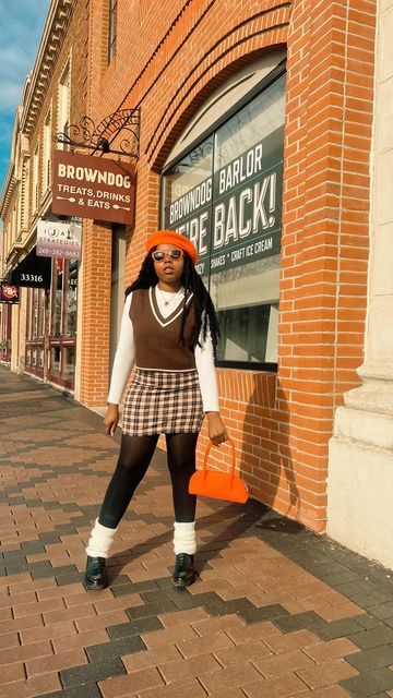 Chandra| Fashion & Lifestyle UGC Creator on Instagram: "Mocha mocha babes Orange beret : @sheinofficial White turtleneck: @hm Brown vest: @hm Brown mini skirt: @shein_us Black tights: @target Black loafers: @dsw Orange bag: @hm • • • • • • • Street style, street wear style, fashion style, outfit inspo, outfit inspiration, winter outfit, brunch outfit, aesthetic style , preppy fits #sweatervests #berets #miniskirt #orangeoutfits #legwarmers #dailyfashion #ootdstyle #mystyle #colorblock Women Hats Fashion Winter, Baret Hat Outfit Black Women, Orange Beret Outfit, Black Beret Outfit Winter, Brown Beret Outfit, Beret Outfit Fall, Orange Turtleneck Outfit, Outfit With Beret Hat, Brown And Orange Outfit