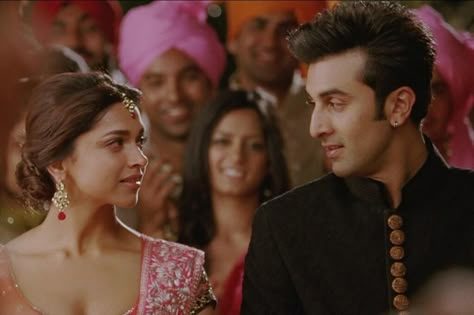 'Yeh Jawaani Hai Deewani' still feat. Deepika Padukone, Ranbir Kapoor Bollywood Wallpaper, Getting Over Someone, Desi Love, Ex Friends, Bollywood Couples, Electronics Mini Projects, Vintage Bollywood, Ranbir Kapoor, Indian Aesthetic