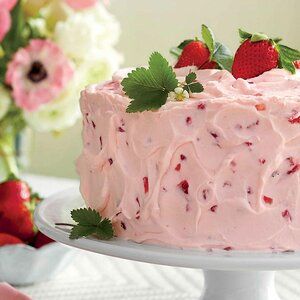 Lemonade Cake Recipe, Strawberry Lavender, Strawberry Lemonade Cake, Lemonade Cake, Strawberry Dessert Recipes, Strawberry Frosting, Strawberry Cake Recipes, Layer Cake Recipes, Strawberry Lemon