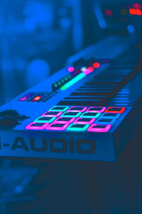 Music Production Equipment, Leo Santana, Beat Maker, New Retro Wave, Music Pictures, Music Images, Royalty Free Music, Music Business, Music Aesthetic