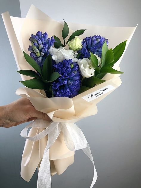 Hyacinth Arrangement Florists, Hyacinth Flower Arrangement, Hyacinth Flower Bouquets, Simple Bouquet Gift, Hyacinth Arrangement, Aesthetic Bouquet Of Flowers, Hyacinth Bouquet, Hyacinth Flower, Flower Boquet