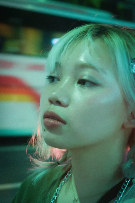 Wong Kar Wai Inspired Photoshoot, Wong Kar Wai Filter, Film Shoot Ideas, Wong Kar Wai Photography, Wang Kar Wai Aesthetic, Wong Kar Wai Photoshoot, Wang Kar Wai, Digicam Photoshoot, Wong Kar Wai Cinematography