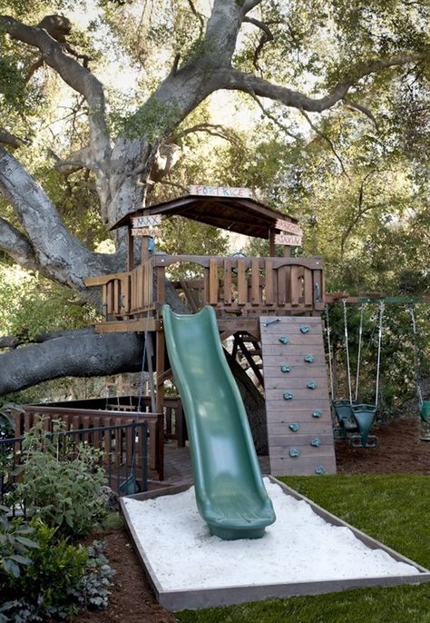 Kid Friendly Backyard, Kids Forts, Tree Fort, Tree House Diy, Tree House Kids, Cool Tree Houses, Tree House Designs, Diy Tree, Jungle Gym