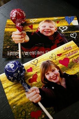 LOVE this! Saint Valentin Diy, Valentines Bricolage, Valentine Cards Handmade, Glow Stick, Groundhog Day, Handmade Valentine, Romantic Valentine, Valentine's Day Diy, Valentine Day Crafts