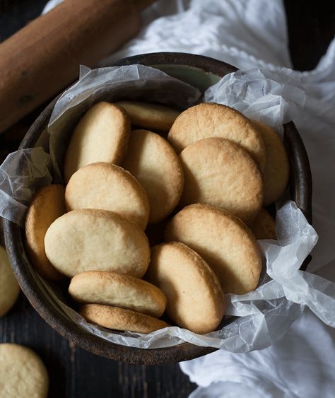 Kersfees Koekies Resepte, Maklike Soetkoekies Resep, Soet Koekies Resep, Klein Koekies Resepte, Nagereg Resepte, Koekie Resepte, Beskuit Resepte, Crunchie Recipes, Rustic Chairs