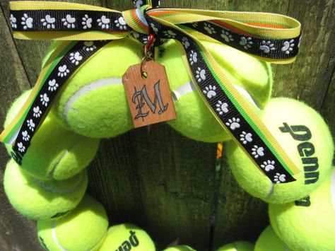 I Love My Dog Wreath or The Tennis Lover Wreath by 1BabyToes1 on Etsy, $30.00.  She does baseballs, too!  With wire not hot glue! Tennis Ball Crafts, Tennis Decorations, Tennis Crafts, Tennis Party Decorations, Tennis Christmas, Tennis Birthday, Tennis Art, Dog Grooming Shop, Tennis Party