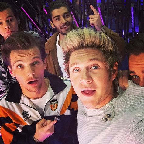 Professional. Selfie. Taker. One Direction Selfie, One Direction Fotos, One Direction Pictures, 1d And 5sos, I Love One Direction, 1 Direction, Edward Styles, Zayn Malik, Liam Payne