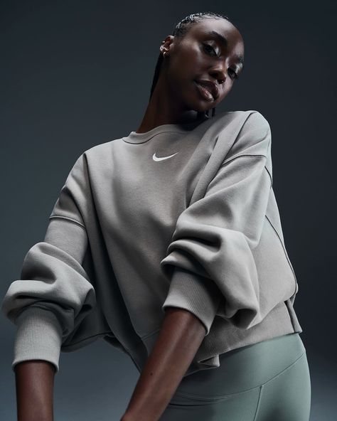 Nike Sportswear Phoenix Fleece Women's Over-Oversized Crew-Neck Sweatshirt. Nike.com Nike Sportswear Phoenix Fleece, Luxury Loungewear, Oversized Crewneck, Loungewear Luxury, Women Lifestyle, Active Women, Workout Wear, Nike Sportswear, Oversized Fits