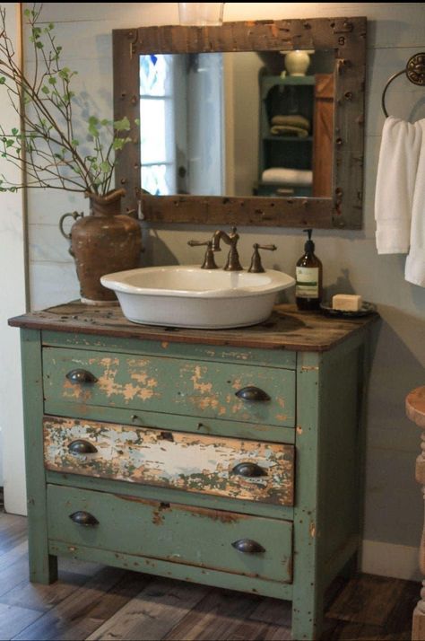 Farmhouse Reno, Vintage Farmhouse Bathroom, Baños Shabby Chic, Bathroom Lighting Ideas, Unique Bathroom Vanity, Vintage Bathroom Decor, Full Bathroom Remodel, Bathroom Farmhouse, Cabin Bathrooms