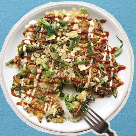 vegan Asian-inspired savoury pancake made with Savoy cabbage Vegan Okonomiyaki Recipe, Vegan Okonomiyaki, Fried Onions Recipe, Okonomiyaki Recipe, Japanese Side Dish, Fodmap Friendly Recipes, Savoy Cabbage, Cabbages, Onion Recipes