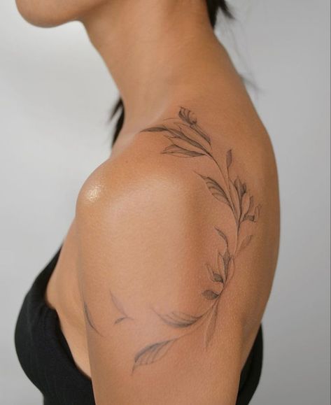 Shoulder To Spine Tattoo, Tatoos Shoulder Women, Danty Tattoos Shoulder, Eucalyptus Shoulder Tattoo, Ethereal Shoulder Tattoo, Small Realism Tattoos For Women, Leafy Shoulder Tattoo, Shoulder Leaf Tattoos For Women, Leaves On Shoulder Tattoo