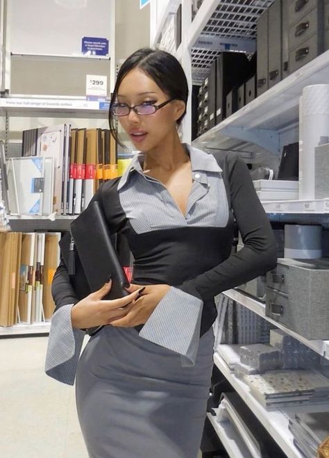 Office Core Aesthetic Outfits, Office Siren Fashion, Black Office Siren, Office Siren Aesthetic Outfits, 2000s Office Siren, Siren Office Aesthetic, Office Siren Outfit, Office Siren Aesthetic, Receptionist Aesthetic