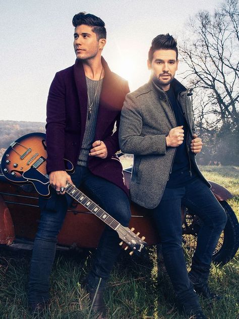 Pop-country duo Dan and Shay likes performing in cozier venues Musician Photoshoot, Dan And Shay, Musician Photos, Duo Photos, Music Photoshoot, Duo Band, Duo Poses, Musician Portraits, Band Photoshoot