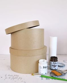 Hat Boxes Diy, Hat Boxes Ideas Decor, Wrapping Inspiration, Vintage Hat Boxes, Fabric Covered Boxes, French Hat, Gift Wrapping Inspiration, Decoupage Diy, Painted Hats