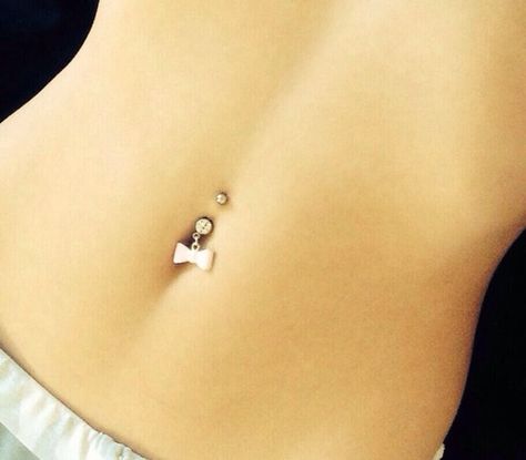 Bow Belly Button Piercing, Belly Button Piercing Innie Outie, Belly Button Piercing Pregnant, Kawaii Belly Piercing, Bellow Belly Button Tattoo, Tongue Piercing, Navel Piercing, Piercing Ring, Daith Piercing