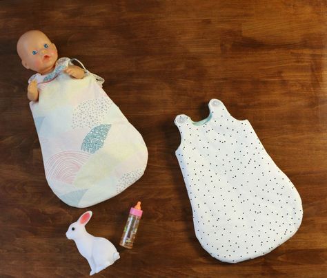 Let your child tuck their baby doll in for the night with the Lua Sleep Sack for Dolls. This free printable pattern and detailed tutorial will help you create a sleep sack for baby dolls up to 22 inches tall. These instructions provide many options for customizing your DIY sleep sack. You can choose to include piping, if you like a challenge, or to leave it out if you're a new sewist. Doll Sleeping Bag Pattern, Sleep Sack Pattern, Doll Sleeping Bag, Baby Doll Clothes Patterns, Baby Doll Pattern, Sewing Doll Clothes, Baby Doll Accessories, Sleep Sack, Baby Clothes Patterns