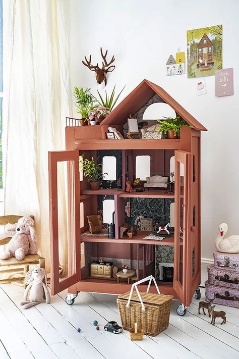 Dollhouse Wardrobe, Diy Barbie House, Doll House Plans, Mini Doll House, Small Wardrobe, Barbie House, Reggio Emilia, Diy Dollhouse, Kids' Room